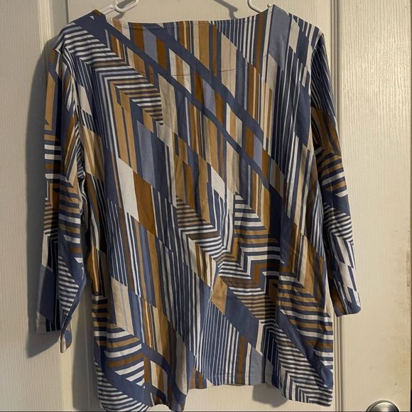 ✨Ruby Rd. NWOT 3/4 Sleeve Tan, Blue & White Blouse Chevon Stripe Studded Top ✨ - Picture 8 of 9